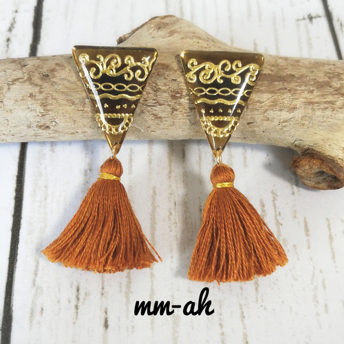 エスニックタッセルピアス＊brown ピアス（スタッド・一粒） mm-ah 