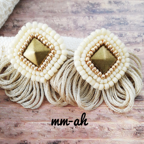 再販♡スタッズ刺繍フープフリンジピアス#ベージュ ピアス（スタッド 