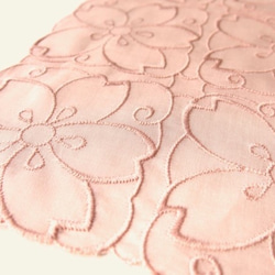 草木染 桜刺繍ハンカチ（桜色） 3枚目の画像