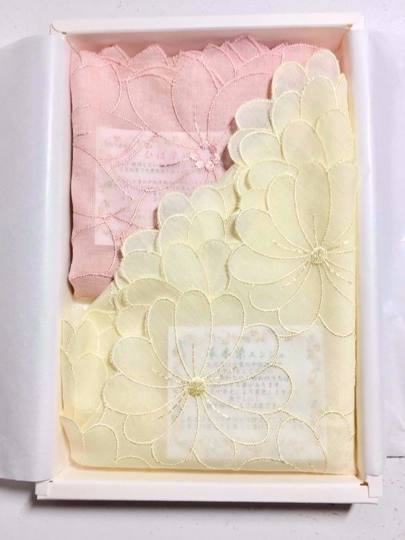草木染 桜刺繍ハンカチ（桜色） 5枚目の画像