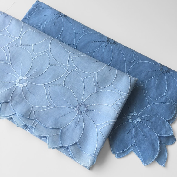 藍染刺繍ハンカチ　テッセン（ミディアムブルー） 4枚目の画像