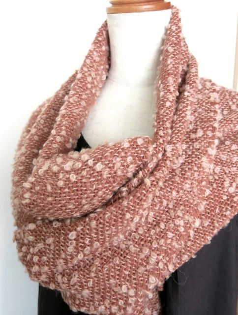 草木染手織りアルパカふわふわループマフラー(茜色）