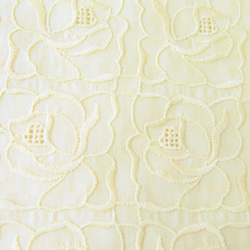 母の日 草木染刺繍ハンカチ　薔薇（レモンイエロー） 3枚目の画像