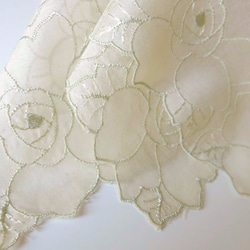 新色 草木染刺繍ハンカチ　バラ（ライムイエロー） 1枚目の画像