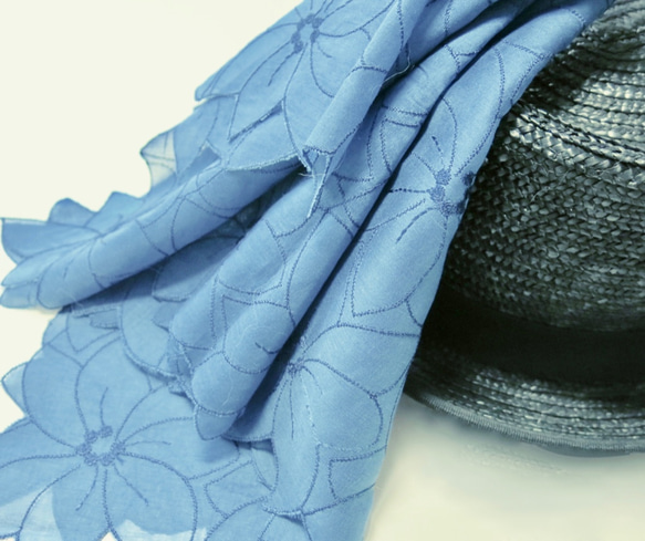 藍染刺繍ハンカチ　テッセン 1枚目の画像