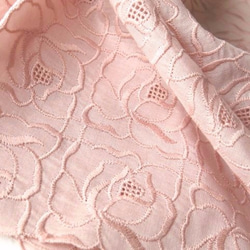 草木染刺繍ハンカチ　薔薇（サーモンピンク） 2枚目の画像