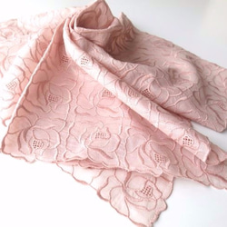 草木染刺繍ハンカチ　薔薇（サーモンピンク） 3枚目の画像