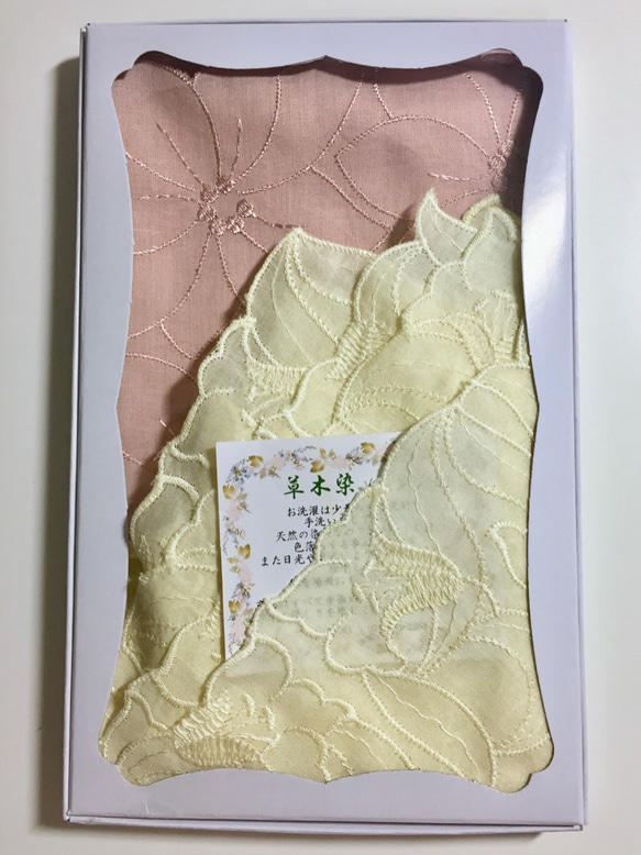 ＜ギフトセット＞ひば染刺繍ハンカチ（テッセン＋スズラン） 1枚目の画像