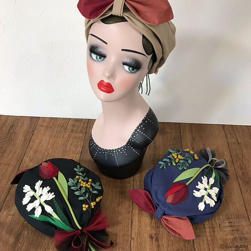 【新品未使用】帽子屋 Coco&Ami  こことあみ 花束〜ん ベレー帽 黒 新品未使用】帽子屋 Coco&Ami こことあみ 花束〜ん ベレー帽 黒 帽子