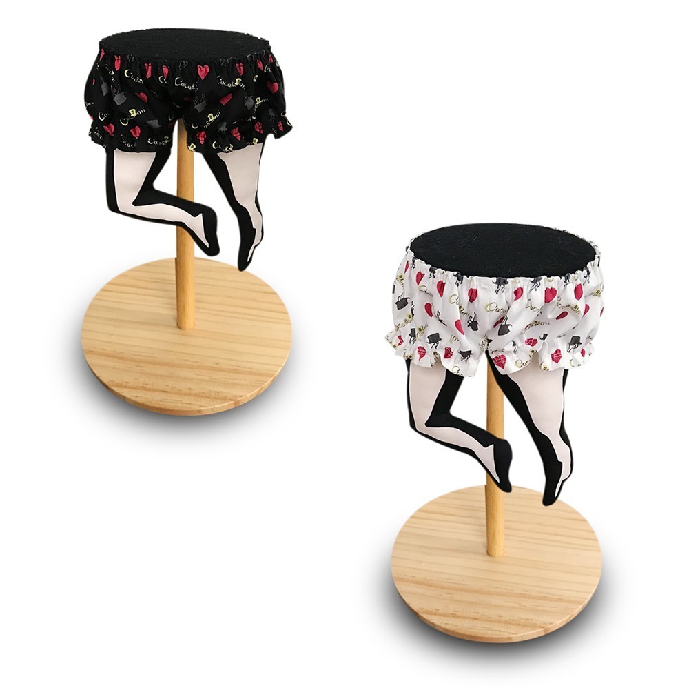 帽子くんスタンド(ベージュ×黒パンツ)