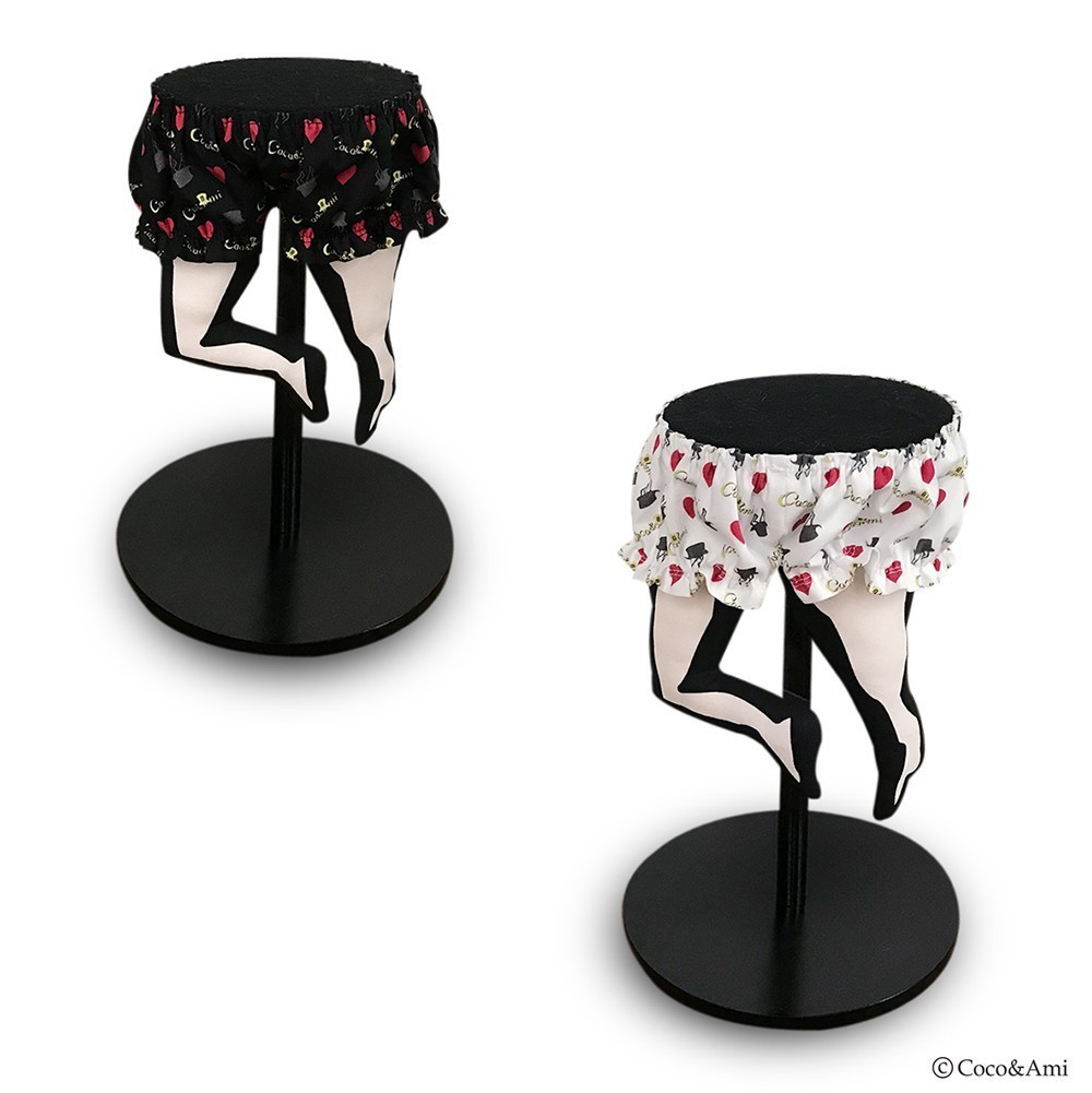 帽子くんスタンド(ベージュ×黒パンツ)