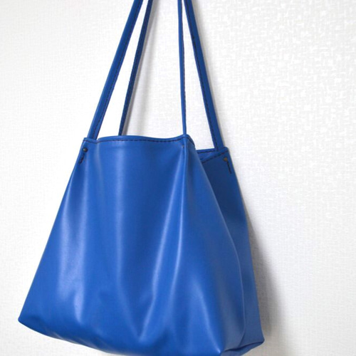 【極上美品】正規店購入 フルラ レザー トートバッグ 肩掛け 大容量 綺麗 青系 くたっと柔らかレザーで楽しむフォルム♪綺麗なツヤ感のA4トート