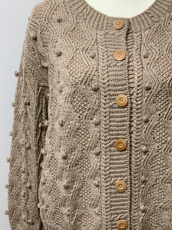 暖かい手編みカーディガン 2枚目の画像