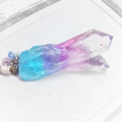 紫陽花色の水晶ペンダント 2枚目の画像