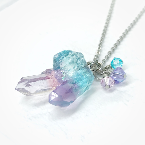 プチ水晶クラスターのネックレス（紫陽花） 1枚目の画像