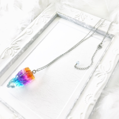 虹色水晶のかけらペンダントD（レジン鉱石） ネックレス・ペンダント