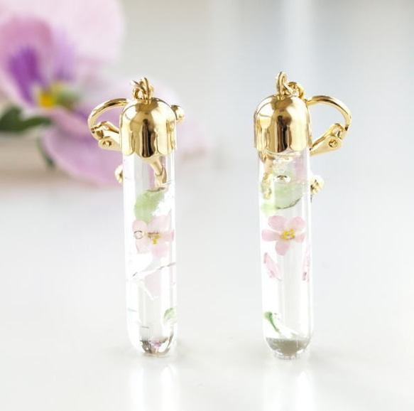 微型花櫻花季節的玻璃管耳環 第1張的照片