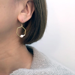 Hexagon Pierced earrings 第3張的照片