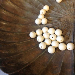 Vintage germany casein plastic beads round ivory ビンテージビーズ 2枚目の画像