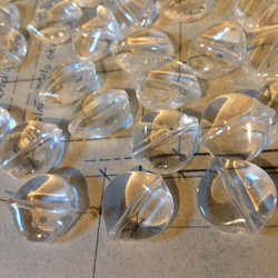 Vintage clear petal germany beads ヴィンテージ 透明 花びら ビーズ 1枚目の画像