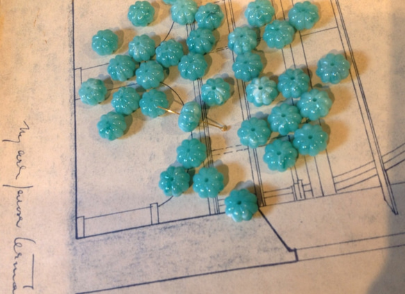 Vintage germany mint green marble flower beads ヴィンテージ ビーズ 2枚目の画像