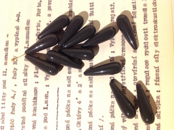 Vintage germany dark gray drop beads ヴィンテージ ビーズ 2枚目の画像