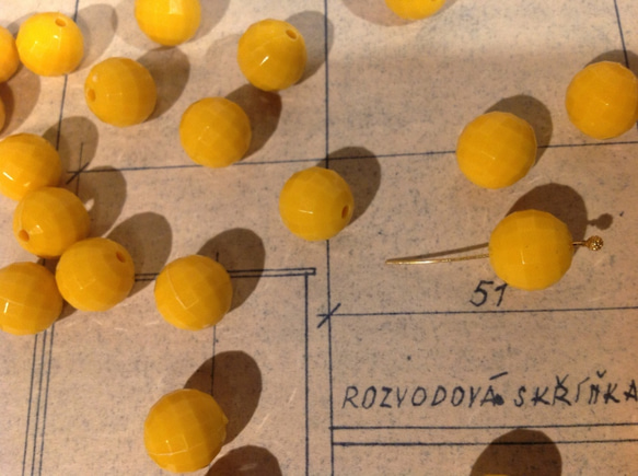 Vintage germany yellow millerball beads ヴィンテージ ビーズ 1枚目の画像