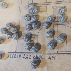 Vintage germany round knot beads blue ヴィンテージ ビーズ 2枚目の画像