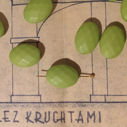 Vintage germany oval beads matte lime green ヴィンテージ ビーズ 1枚目の画像