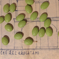 Vintage germany oval beads matte lime green ヴィンテージ ビーズ 2枚目の画像