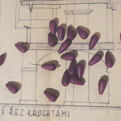 Vintage germany teardrop Matt Purple beads ヴィンテージ ビーズ 2枚目の画像