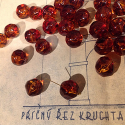 Vintage germany lucite amber baroque beads ヴィンテージ ビーズ 1枚目の画像