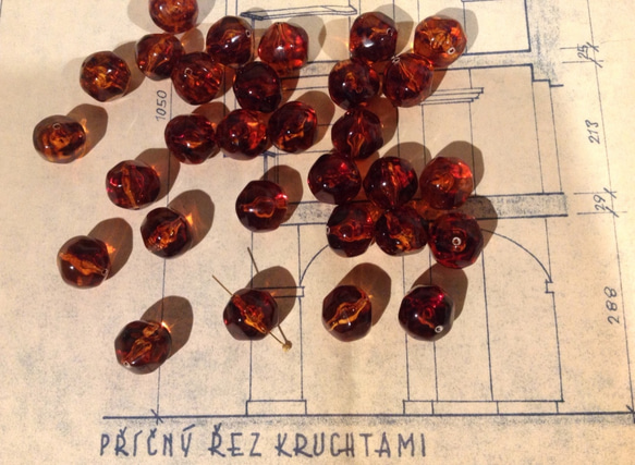 Vintage germany lucite amber baroque beads ヴィンテージ ビーズ 2枚目の画像