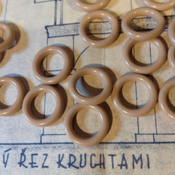 Vintage germany plastic beige ring beads ヴィンテージ ビーズ 2枚目の画像