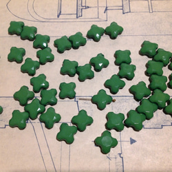 Vintage germany green clover beads ヴィンテージ ビーズ 2枚目の画像