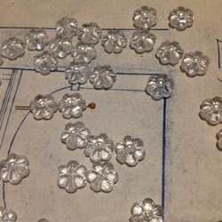 Vintage clear flower beads ヴィンテージ ビーズ 1枚目の画像