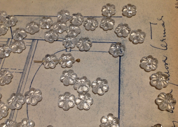 Vintage clear flower beads ヴィンテージ ビーズ 1枚目の画像