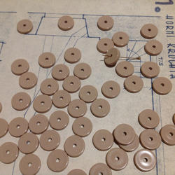 Vintage germany lucite beige disc specer beads ヴィンテージ ビーズ 1枚目の画像