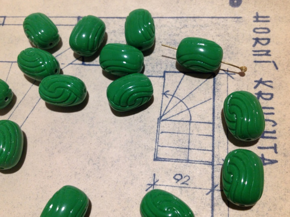 Vintage germany knot green oval beads ヴィンテージ ビーズ 2枚目の画像