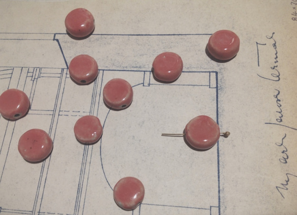 Vintage germany pink porcelain beads  ヴィンテージ ビーズ 1枚目の画像