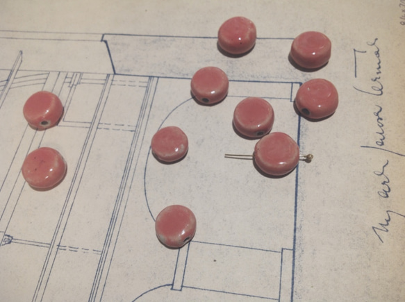 Vintage germany pink porcelain beads  ヴィンテージ ビーズ 2枚目の画像