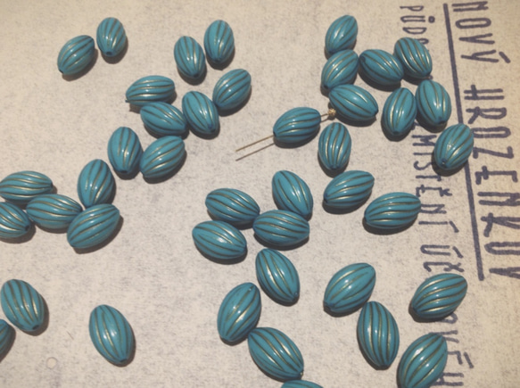 Vintage germany blue twist gold beads ヴィンテージ ビーズ 2枚目の画像