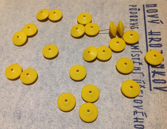Vintage germnay yellow specer beads ヴィンテージ ソロバン ビーズ 2枚目の画像