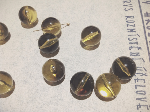 Vintage germany lucite olive round beads ヴィンテージ ビーズ 2枚目の画像