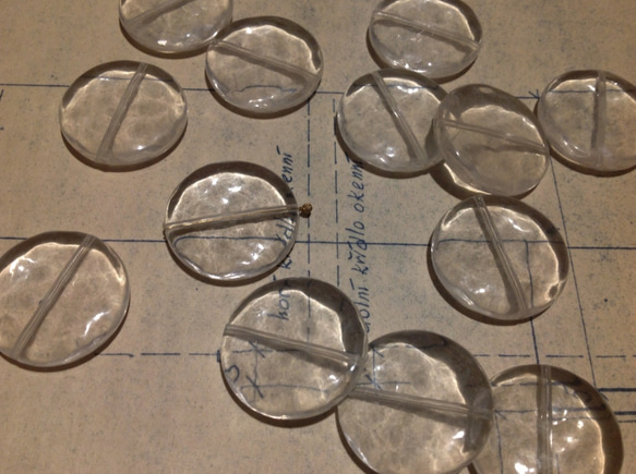 Vintage germany lucite ice coin beads ヴィンテージ  ビーズ 2枚目の画像