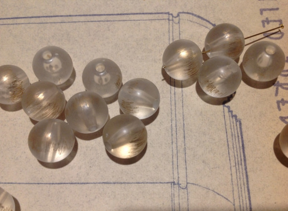 Vintage lucite Matt clear gold round beads ヴィンテージ ビーズ 1枚目の画像