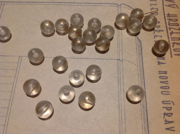 Vintage lucite Matt clear gold round beads ヴィンテージ ビーズ 2枚目の画像