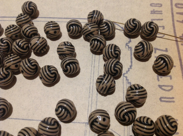 Vintage beige black knot beads ヴィンテージ ビーズ 1枚目の画像