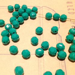 Vintage facet cut green round beads ヴィンテージ ビーズ 2枚目の画像