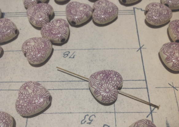 Vintage heart flower purple beads ヴィンテージ ビーズ 1枚目の画像